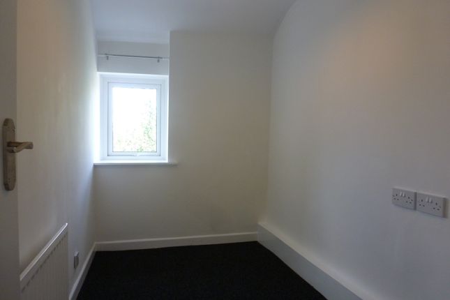 Cottage to rent in Queens Square, Hoddlesden
