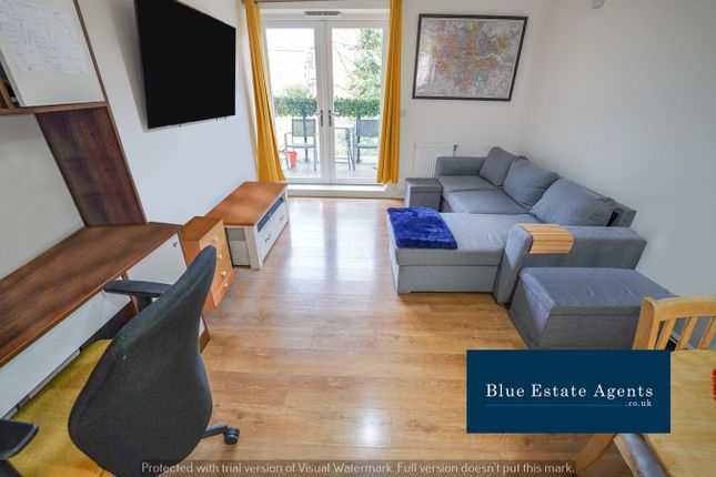 Flat for sale in Hunting Place, Hounslow
