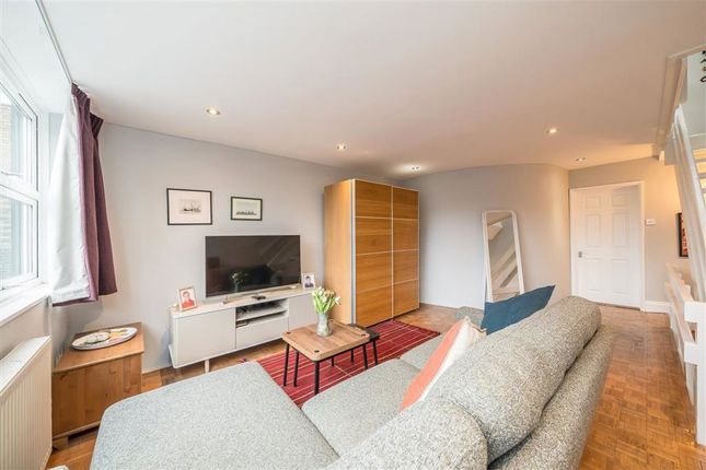 2, Pond Way, Teddington photo 3
