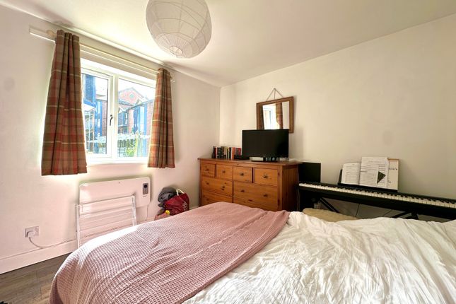 Flat for sale in Alfredston Place, Wantage, Oxfordshire
