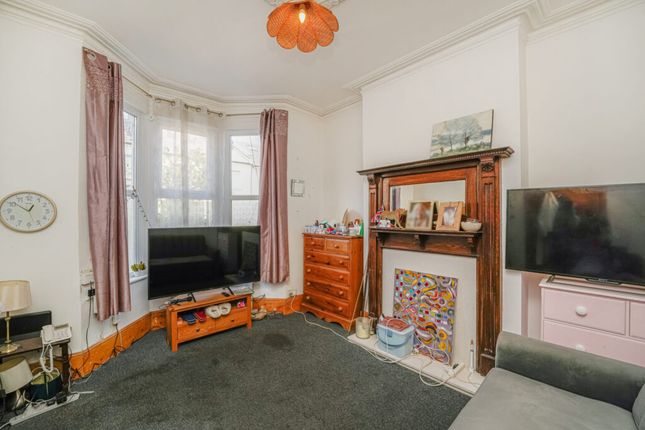 Queens Road, Bowes Park photo 2