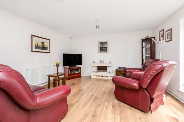8 (flat 1), East Pilton Farm Place, Fettes, Edinburgh photo 4
