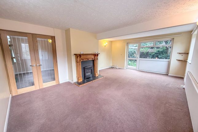 13, Lismore Grove, Buxton photo 2