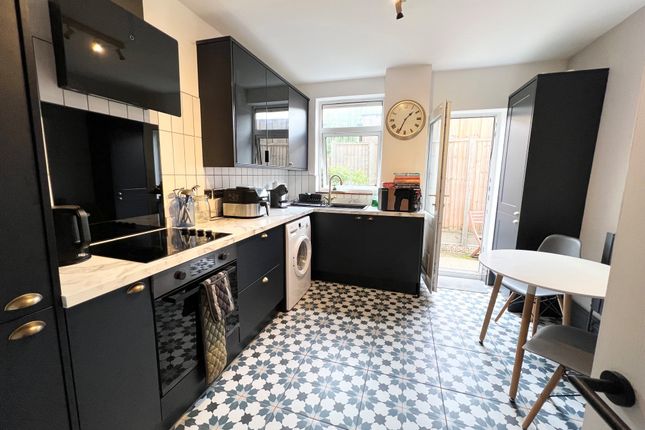 Ground Floor Maisonette, 145, Sanderstead Road, Sanderstead photo 3