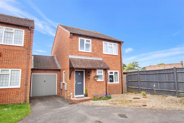 Detached house for sale in Glebeside Close, Tarring, Worthing