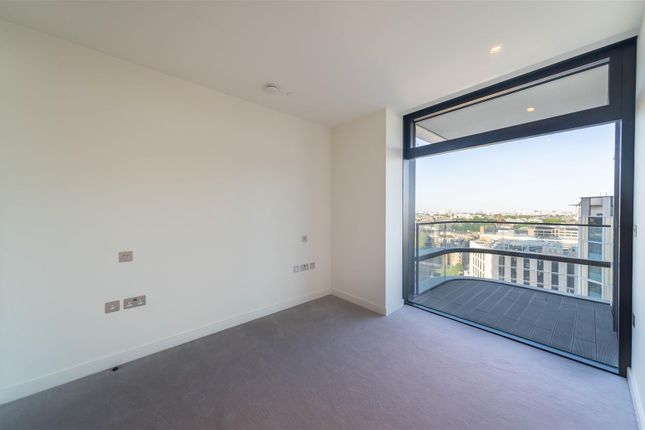 Flat for sale in Worship Street, London