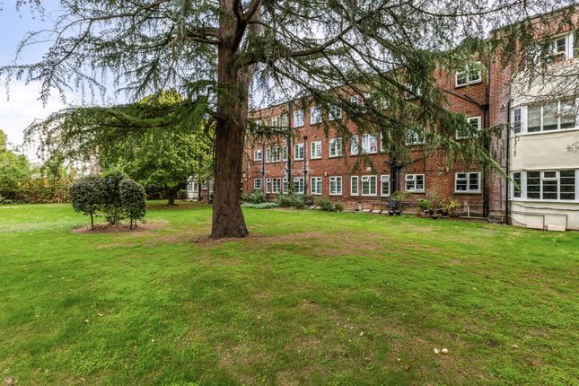 24, Berkeley Court, Reading photo 2