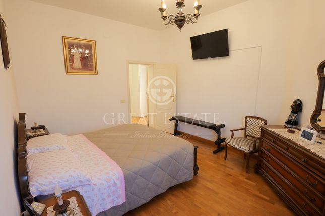 Villa for sale in Chiusi, Siena, Tuscany