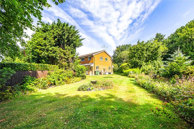 23, Waterside, Edlesborough photo 2