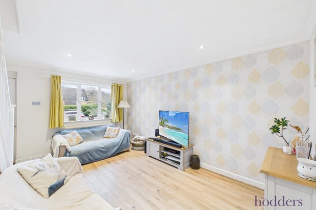 49, Monks Crescent, Addlestone photo 2