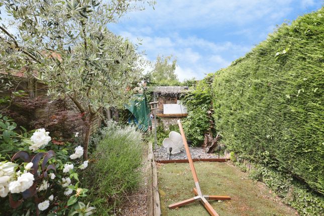 1, Cassiobridge Road, Watford photo 4