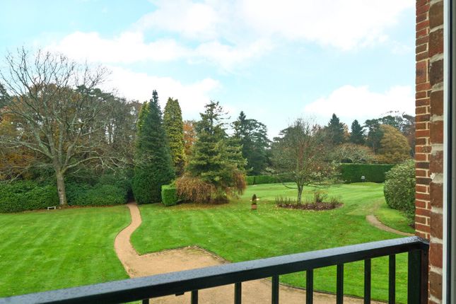 15, Beacon Crescent, Surrey photo 5