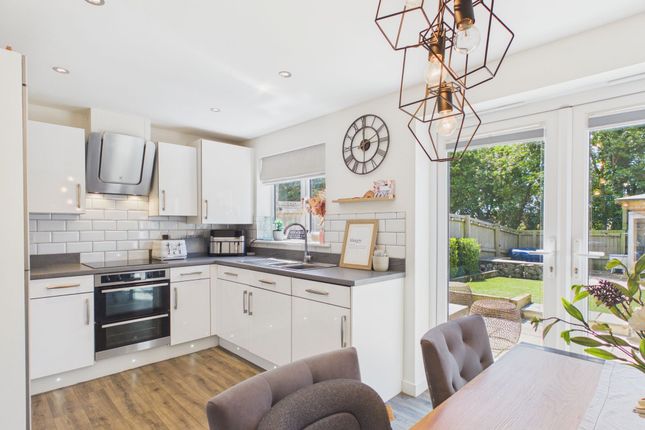 15, Plasnewydd Walk, Llantwit Major, CF61 photo 2