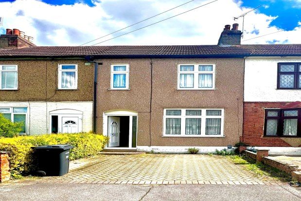 Thumbnail Property to rent in Inglehurst Gardens, Ilford