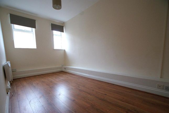 Flat 2C, 132-140, Streatham Hill, London photo 2