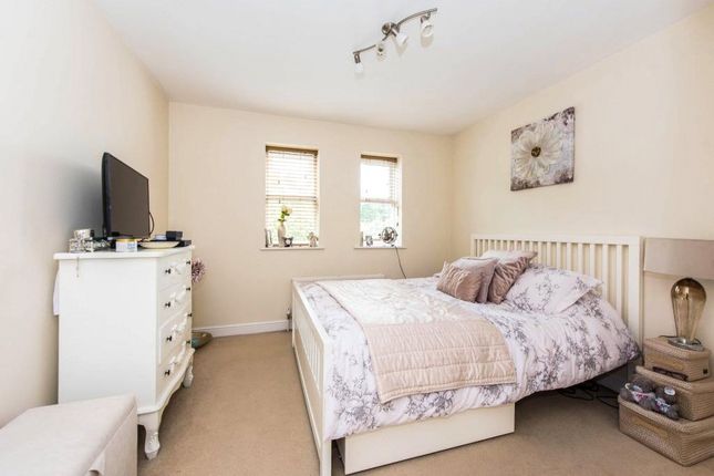 20, Lyster Mews, Surrey photo 3