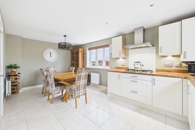 15 Roberts Road, Towcester photo 3