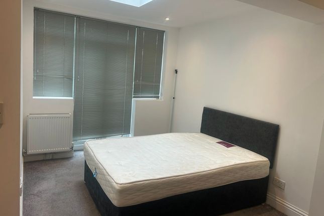 28 Cavendish Avenue, Ruislip photo 3