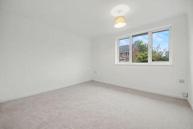 20 Thames Close, Southampton photo 4