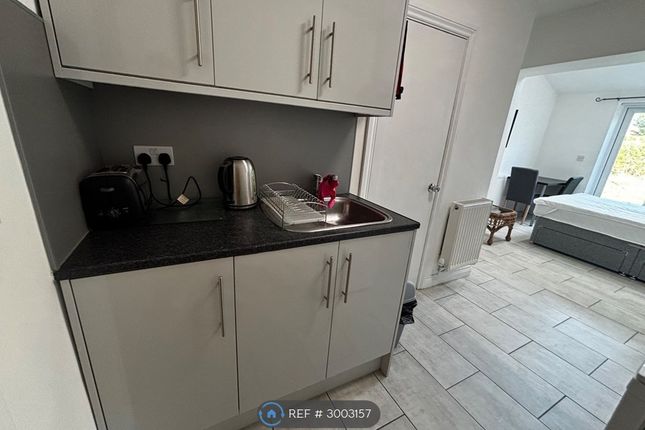 St Margarets Road, Whitnash, Leamington Spa photo 5