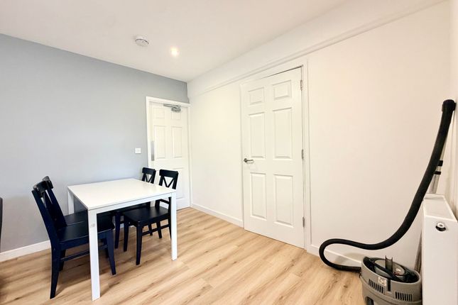 Flat 1, 236 Derby Road, Nottingham, Nottingham photo 3