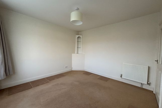 Master Bedroom (2)