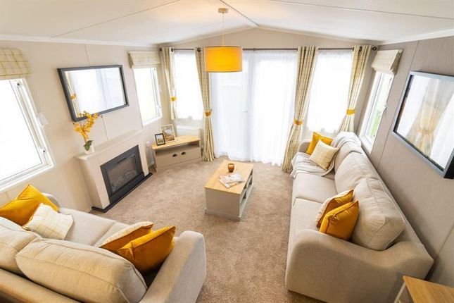 Percy Wood - Sunseeker-Solis-59995