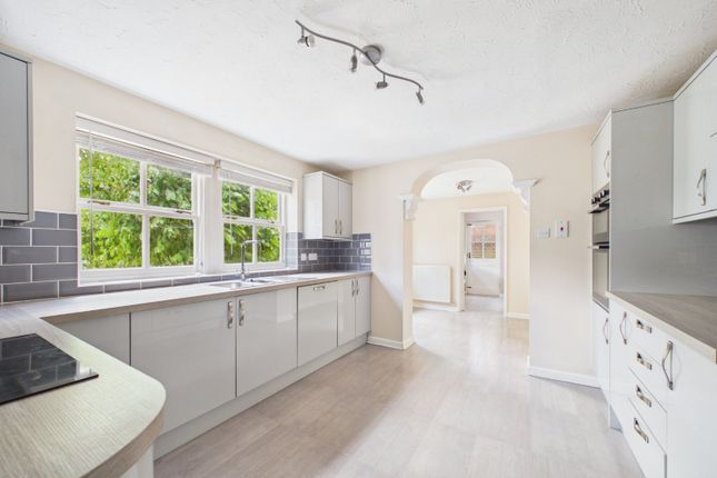 8, Blamire Drive, Binfield photo 4