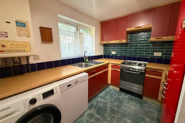 38, Vicarage Way, Slough photo 2