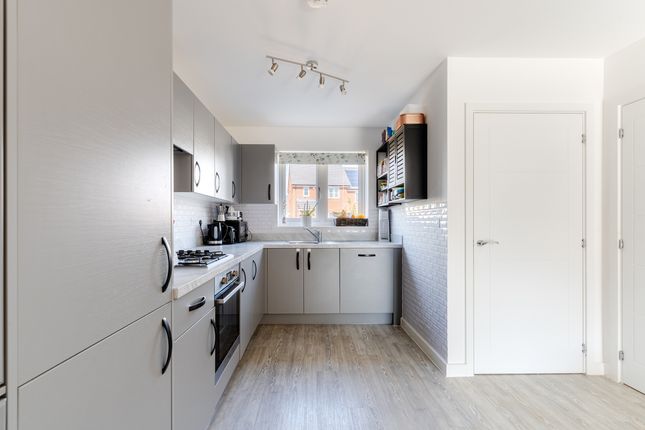 52 Clover Way, Bristol photo 4