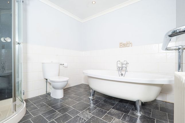 15 Bolholt Terrace, Bury photo 4