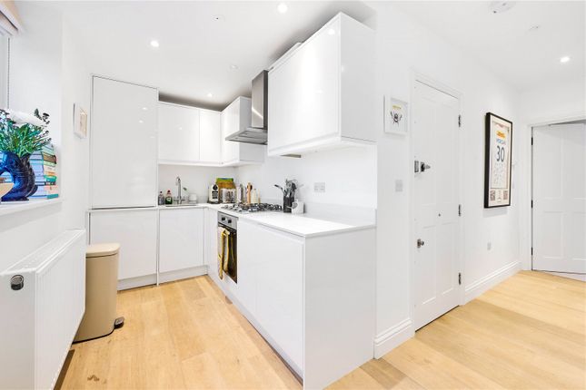 Flat for sale in Clapham Road, London