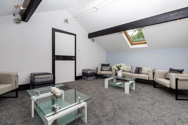 The Coachouse, 4, The Coachouse, Back Green, Huddersfield photo 3