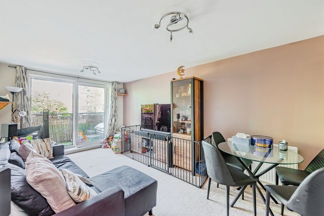 Flat 67, Howlands Court, Commonwealth Drive, Crawley photo 4