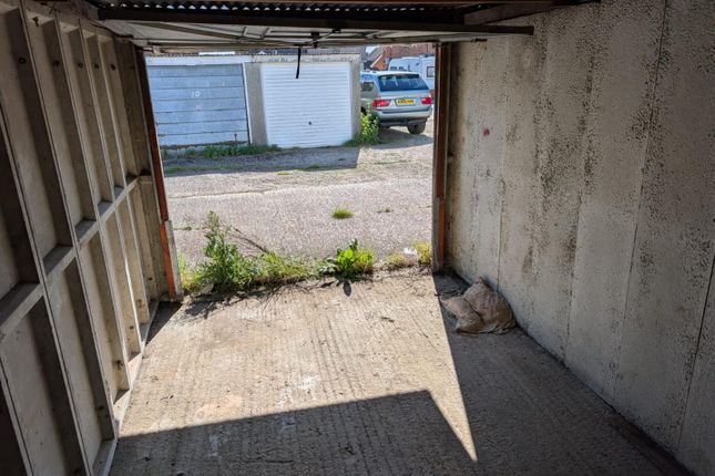 Garage at, Tudor Avenue, Stanford-Le-Hope photo 3