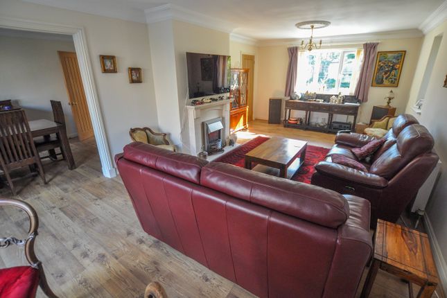 21, Silverwood Close, Wimborne photo 2
