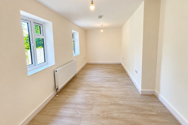 Flat 1 24, Luton Road, Chatham photo 3