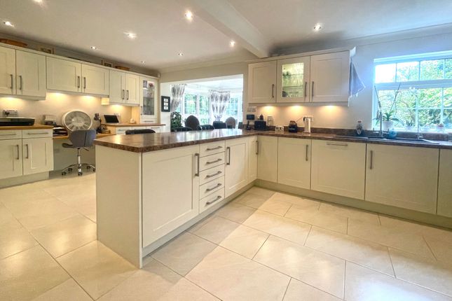 3, Paddock Gardens, Lymington photo 2