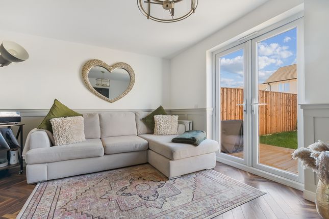51, Skylark Gardens, Glasgow photo 4