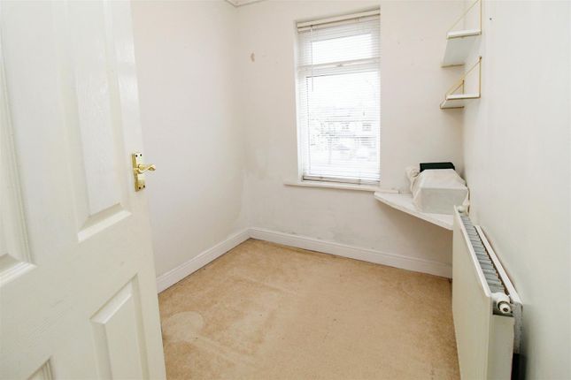 Town house for sale in Moore Avenue, Bradford