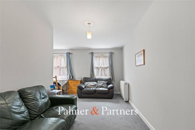 23, Hollytree Court, Colchester photo 3