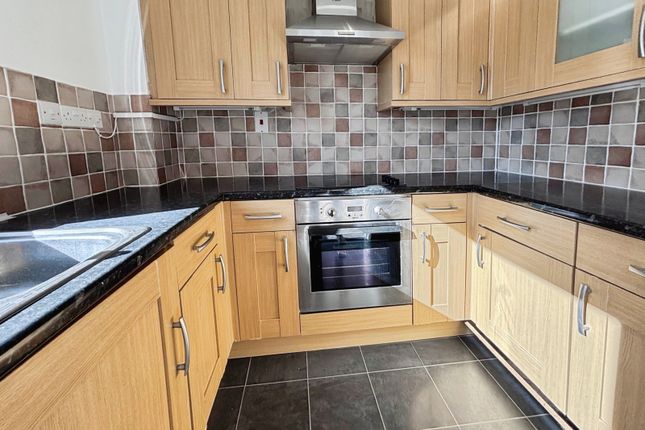 26 Hale Court,, Fairview Gardens, Surrey photo 2