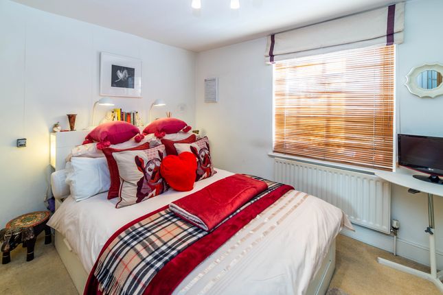 Flat for sale in The Tower House, Park Row, Nottingham