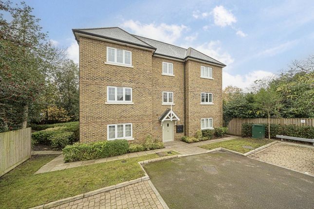 Thumbnail Flat for sale in Howard Place, Weybridge