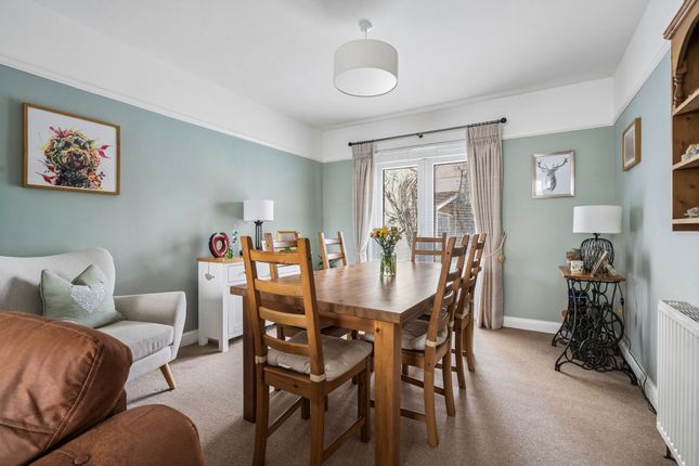 3 Eastfield Avenue, Watford photo 4
