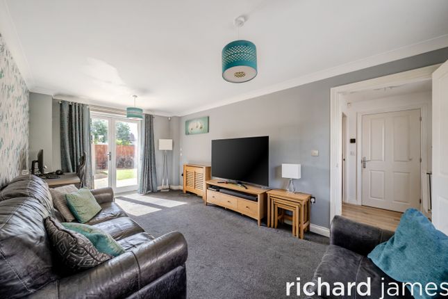 7, Winchcombe Gardens, South Cerney photo 4