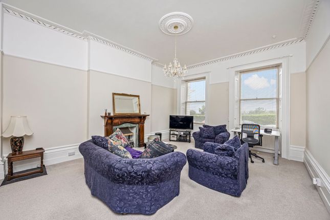 Flat 2, 25 Lewes Crescent, Brighton photo 2