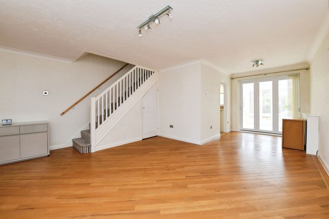 8, Lily Close, Chelmsford photo 2