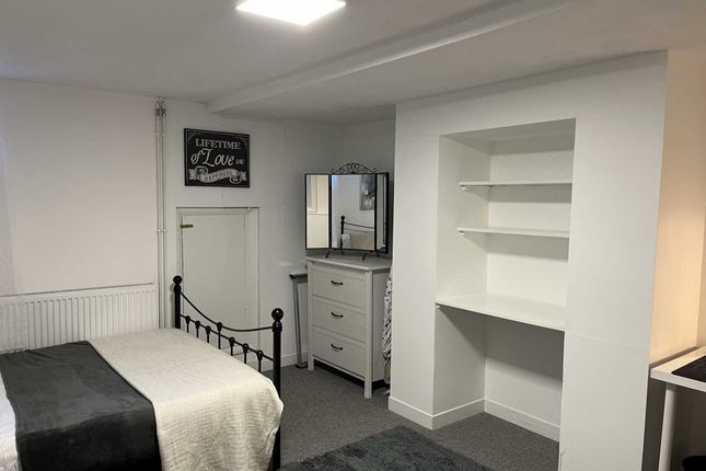 Room 2, Springfield Road, Guildford photo 3