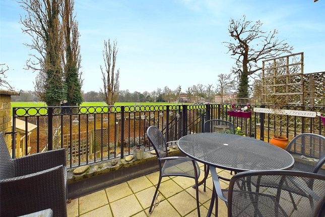 11, Admiralty Way, Teddington photo 3